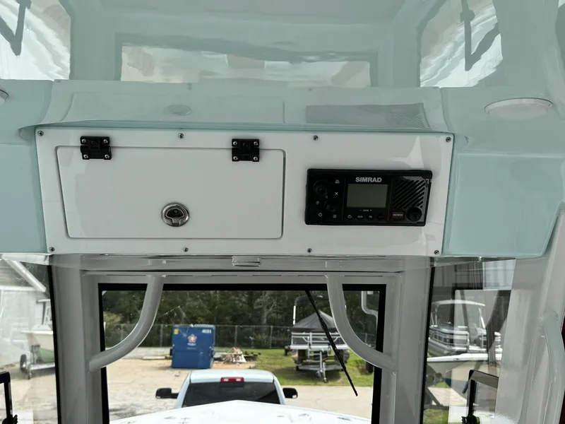 Slide: The Image of Sea Pro 322 DLX 2025 - 14