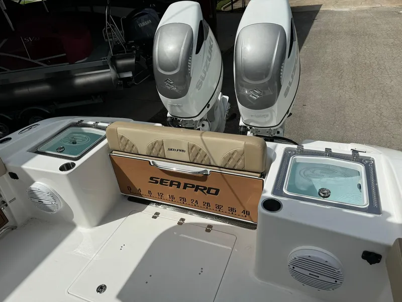 Slide: The Image of Sea Pro 322 DLX 2025 - 15