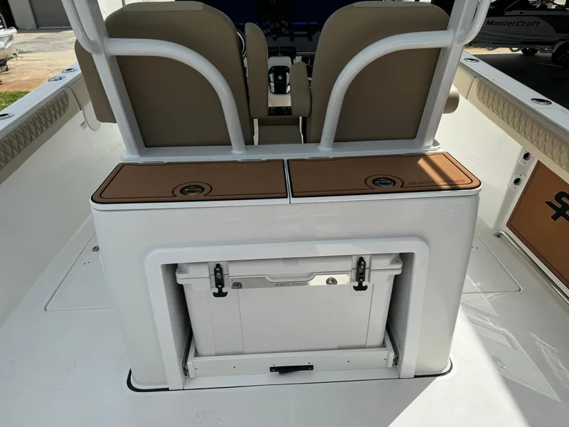 Slide: The Image of Sea Pro 322 DLX 2025 - 16