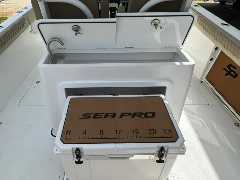 Slide: The Image of Sea Pro 322 DLX 2025 - 17