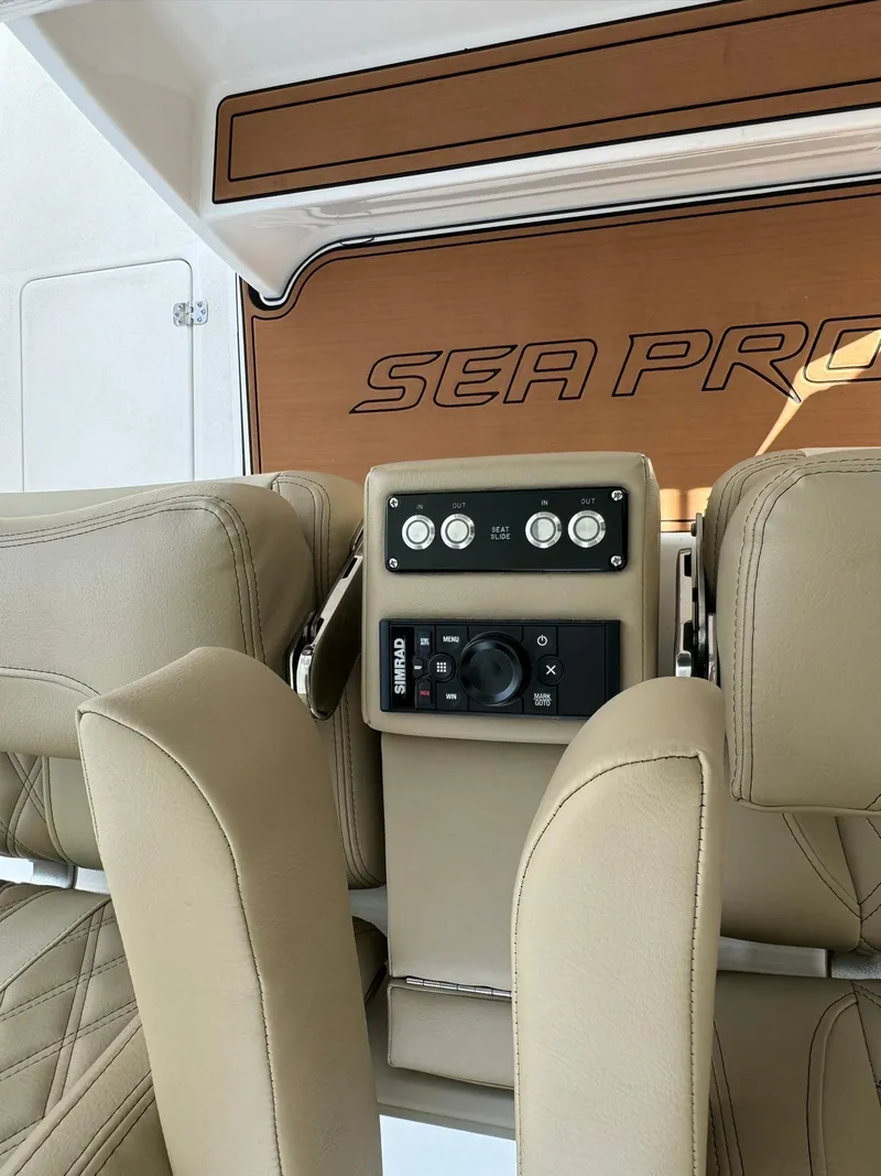 Slide: The Image of Sea Pro 322 DLX 2025 - 21