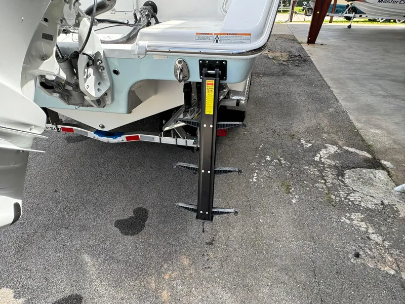 Slide: The Image of Sea Pro 322 DLX 2025 - 25