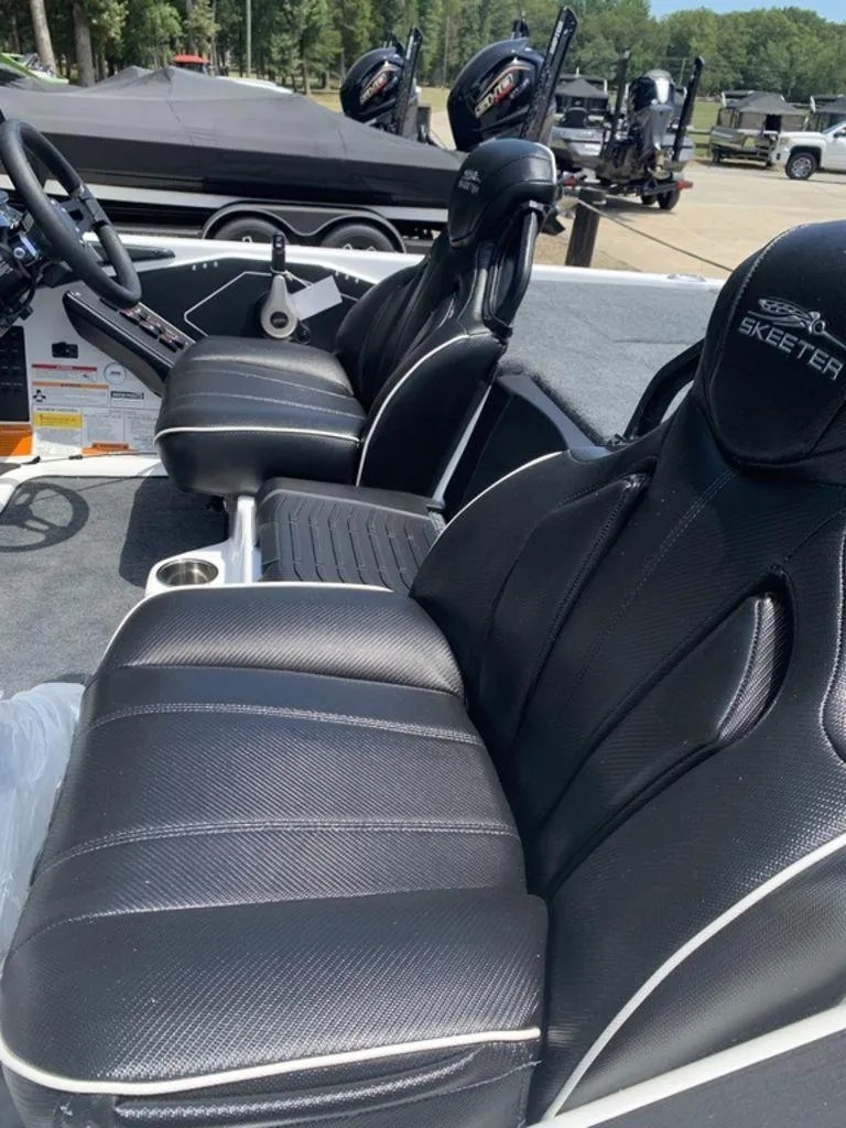 Slide: The Image of Skeeter ZXR20 2025 - 2