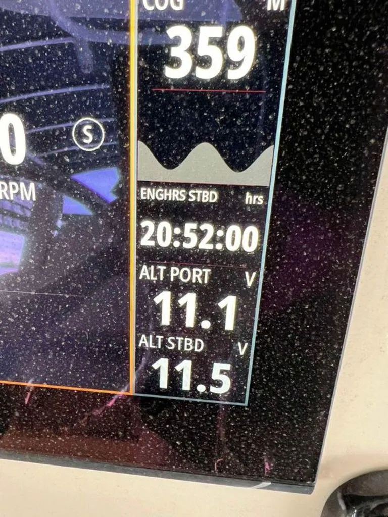 Slide: The Image of Boston Whaler 280 Outrage 2023 - 11