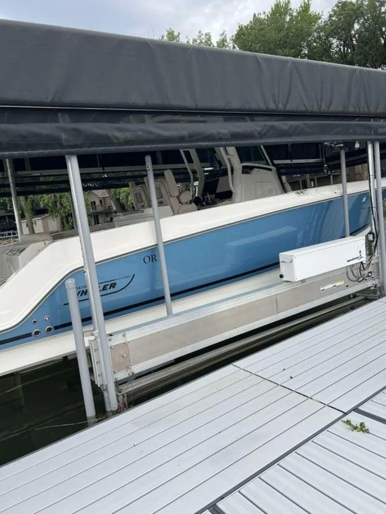 Slide: The Image of Boston Whaler 280 Outrage 2023 - 3