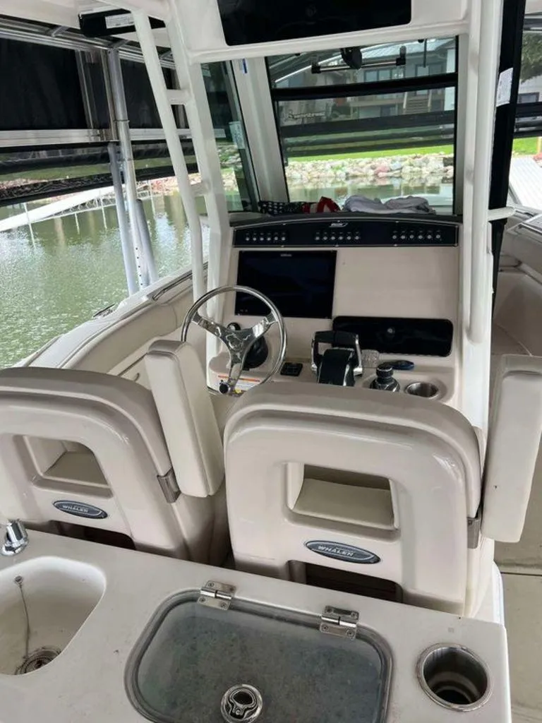 Slide: The Image of Boston Whaler 280 Outrage 2023 - 4