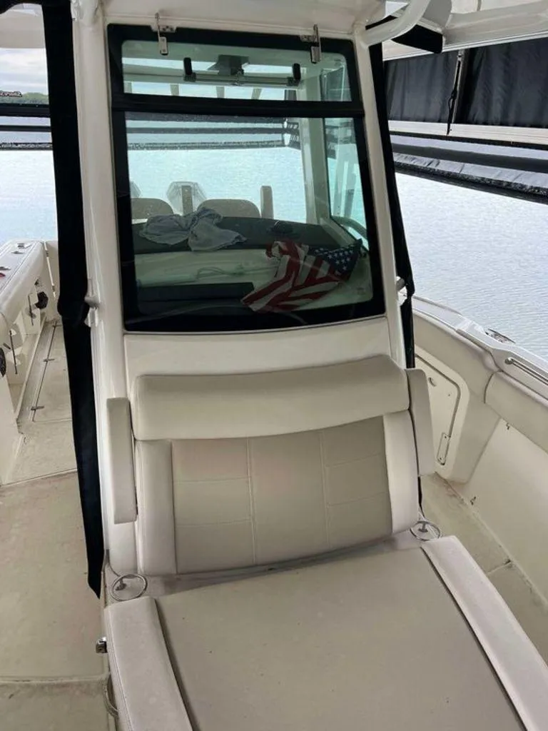 Slide: The Image of Boston Whaler 280 Outrage 2023 - 7