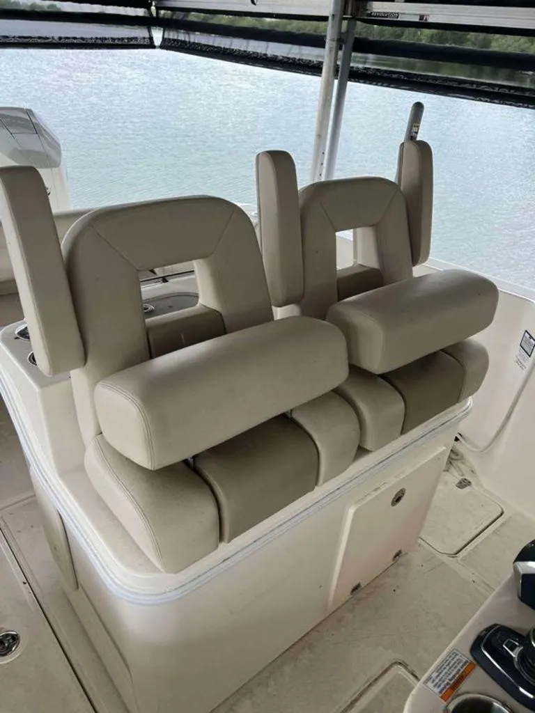 Slide: The Image of Boston Whaler 280 Outrage 2023 - 9