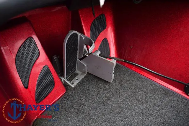 Slide: The Image of Foot pedal assembly in a 2014 Nitro Z Series Z-6 boat. - 28