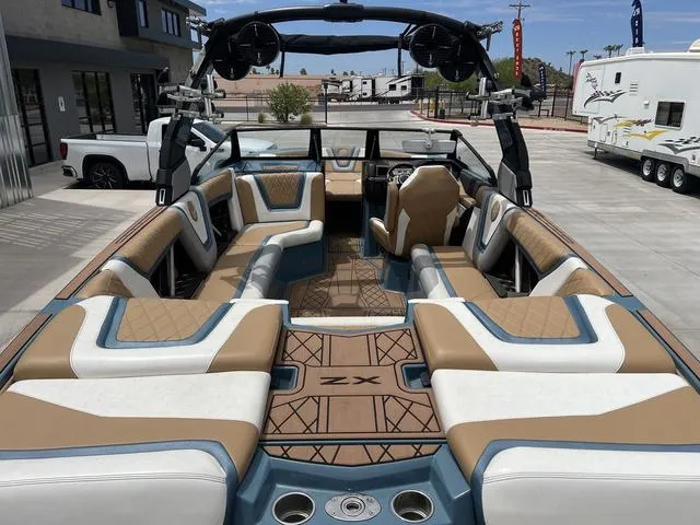 Slide: The Image of Tigé 25ZX 2022 - 10