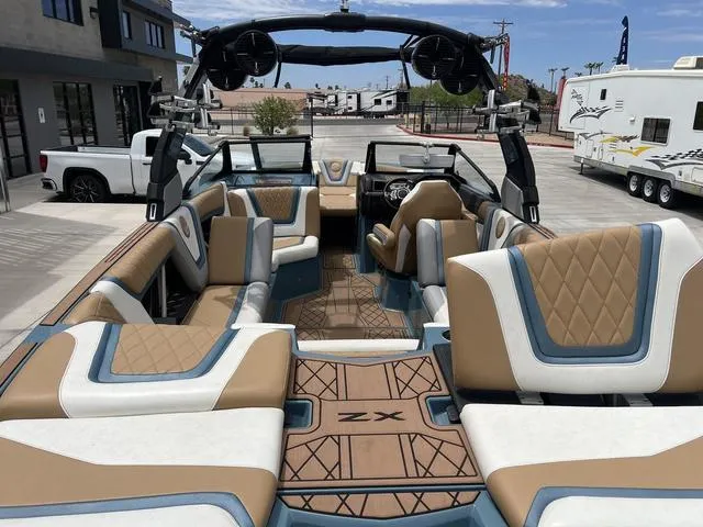 Slide: The Image of Tigé 25ZX 2022 - 11