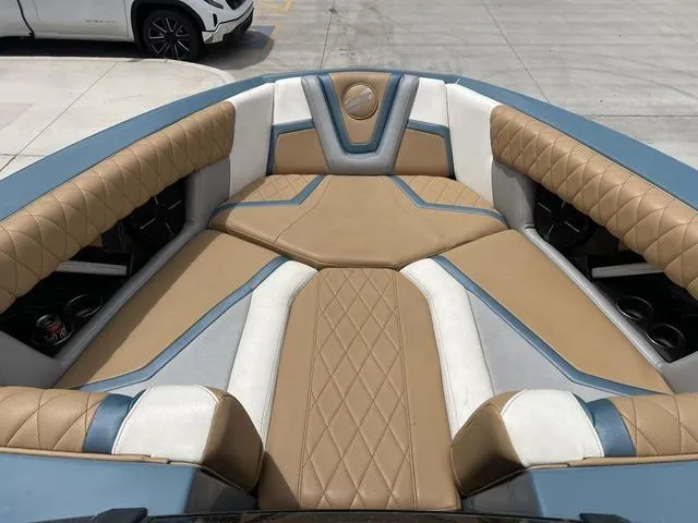 Slide: The Image of Tigé 25ZX 2022 - 12