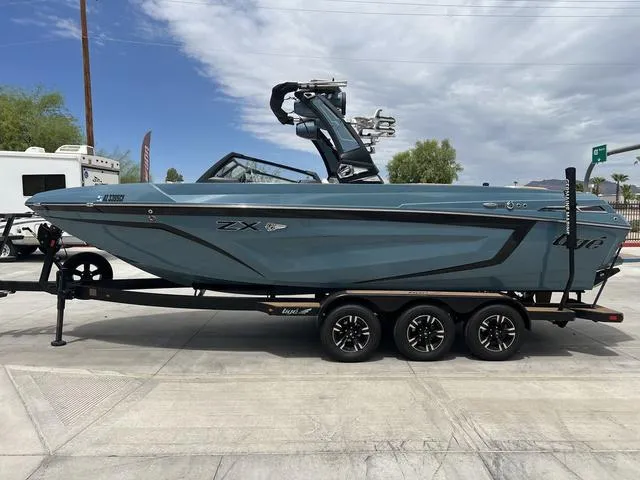 Slide: The Image of Tigé 25ZX 2022 - 5