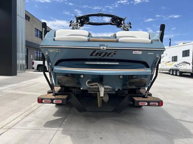 Slide: The Image of Tigé 25ZX 2022 - 7