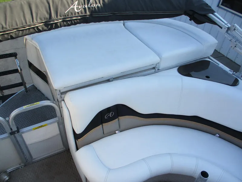 Slide: The Image of 2007 Avalon Excalibur 27' boat with white seating and black canopy. - 12
