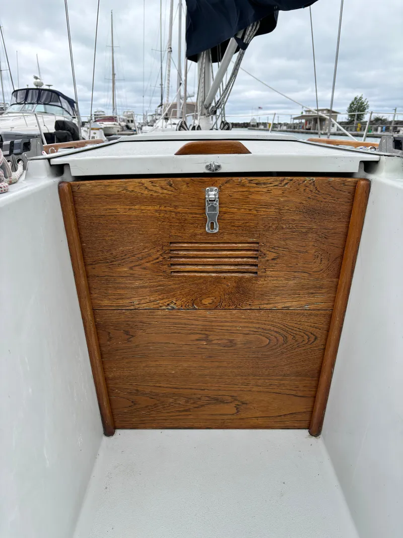 Slide: The Image of Wooden hatch on 1989 Ericson Yachts 34 sailboat, docked in marina. - 25