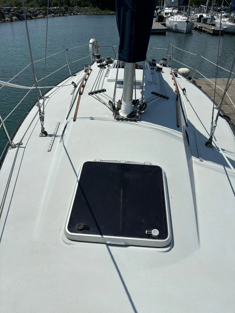 Slide: The Image of 1989 Ericson Yachts 34 sailboat deck view at marina. - 7