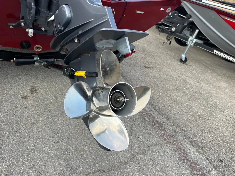 Slide: The Image of 2016 Ranger RT 178 Tournament Edition boat propeller, close-up view. - 19