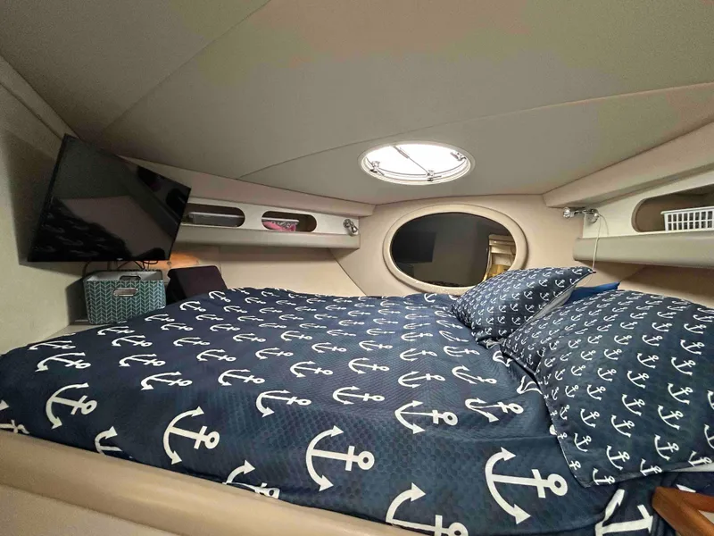 Slide: The Image of Cruisers Yachts 3575 Esprit 1998 - 28