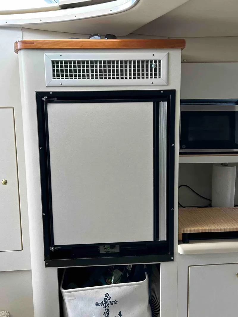 Slide: The Image of Cruisers Yachts 3575 Esprit 1998 - 37