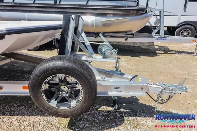 Slide: The Image of U.S. Coast Guard capacity label for 2024 Majek Boats 18 M2, 4 persons or 625 lbs. - 21