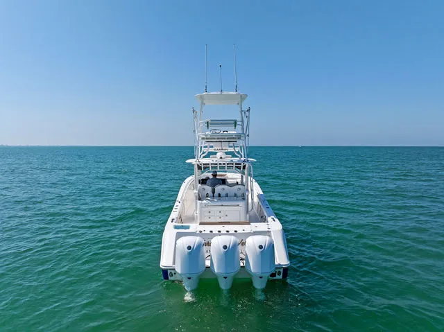 Slide: The Image of Edgewater 370CC 2018 - 21