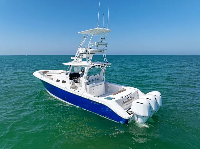 Slide: The Image of Edgewater 370CC 2018 - 22