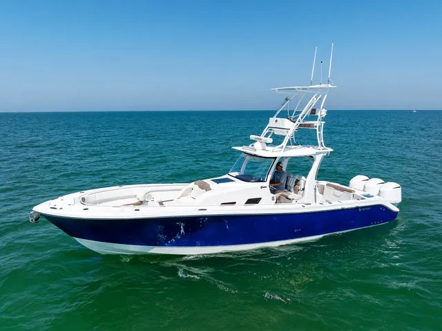 Slide: The Image of Edgewater 370CC 2018 - 23