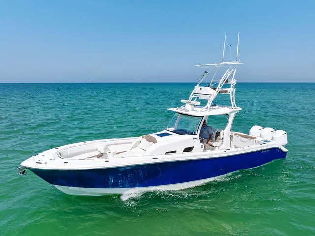 Slide: The Image of Edgewater 370CC 2018 - 26