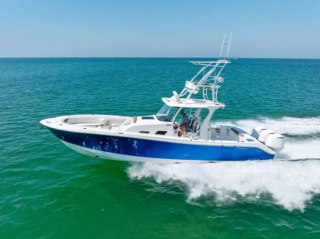 Slide: The Image of Edgewater 370CC 2018 - 29