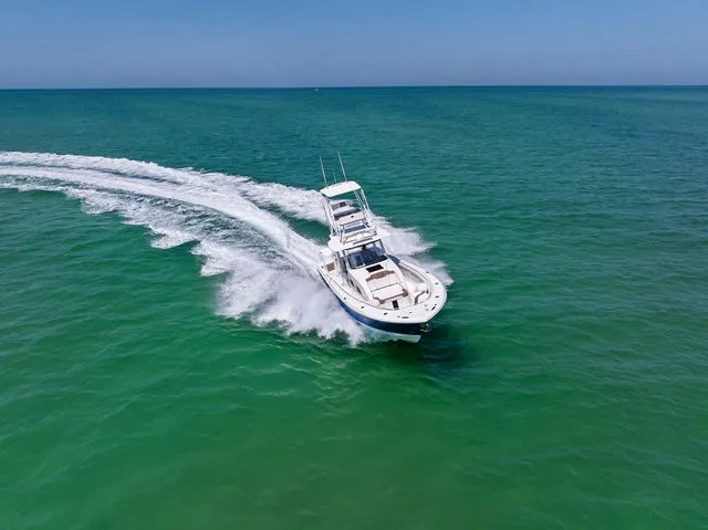 Slide: The Image of Edgewater 370CC 2018 - 31
