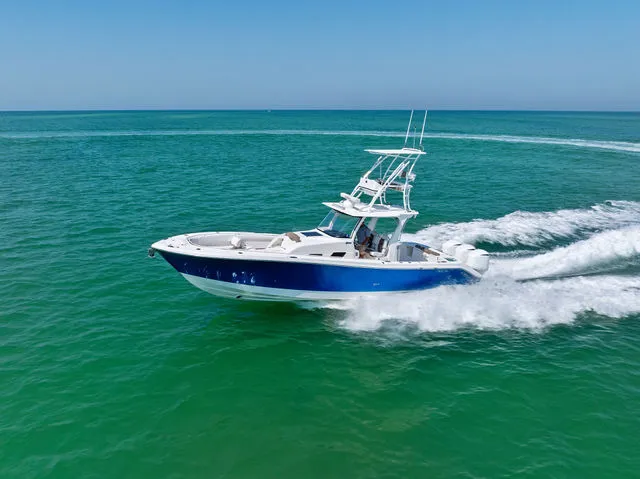 Slide: The Image of Edgewater 370CC 2018 - 33