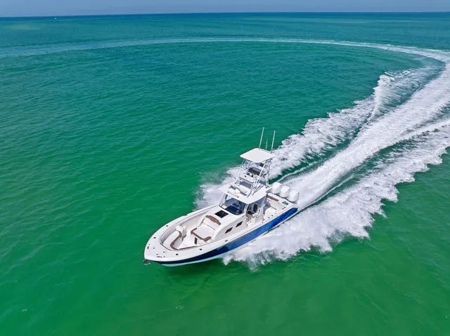 Slide: The Image of Edgewater 370CC 2018 - 34