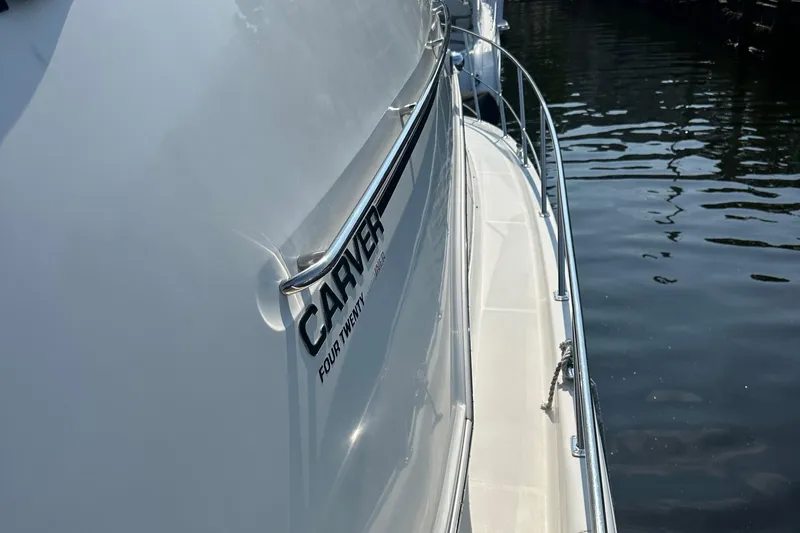 Slide: The Image of 2004 Carver 420 Mariner yacht side view on water. - 25