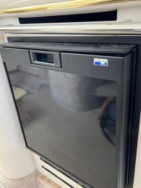 Slide: The Image of Black mini fridge inside 2000 Sea Ray Cruiser 310 Sundancer yacht. - 6