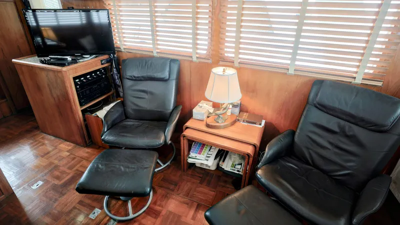 Slide: The Image of 1988 DeFever Pilot House interior with leather chairs, wooden blinds, and entertainment center. - 7