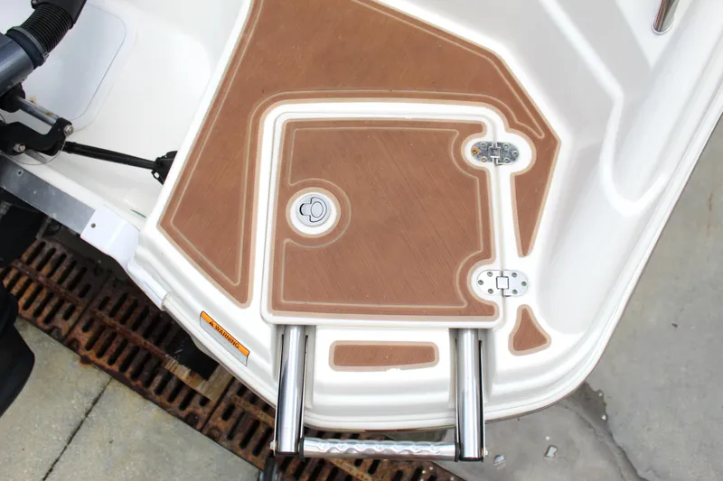 Slide: The Image of NauticStar 243DC Sport Deck 2017 - 62