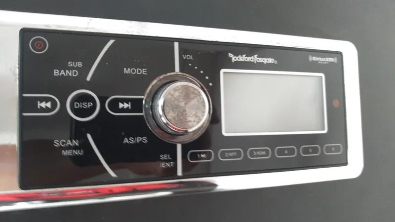 Slide: The Image of Rockford Fosgate stereo system on 2014 Sea Ray 300 SLX boat dashboard. - 33