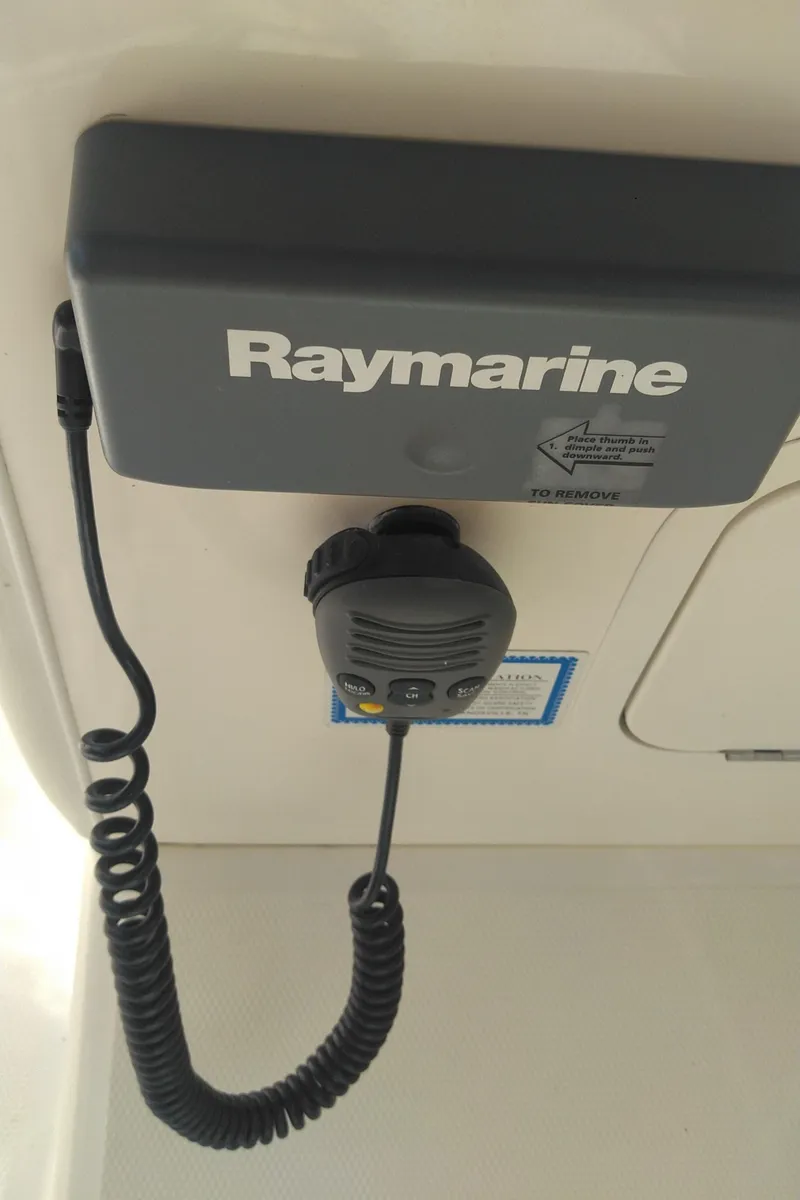 Slide: The Image of Raymarine radio system on 2014 Sea Ray 300 SLX boat. - 39