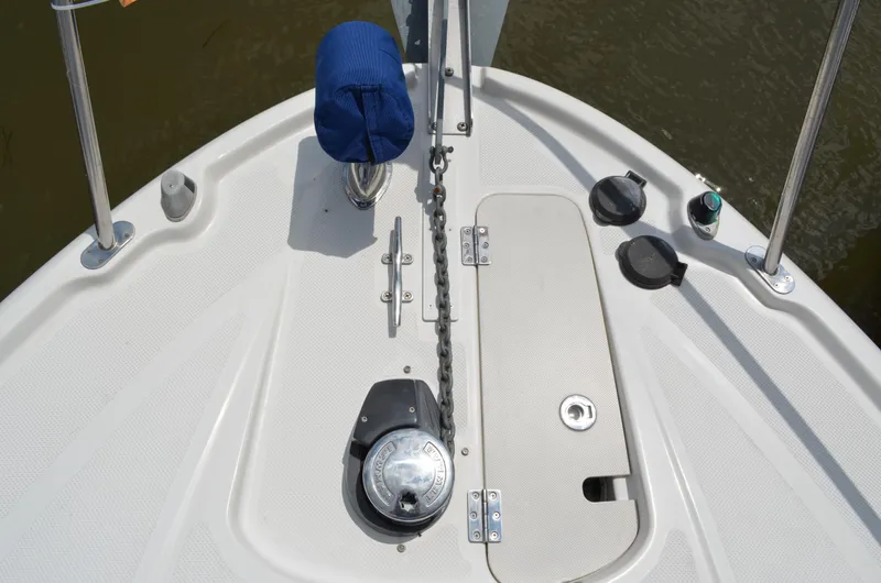 Slide: The Image of 2007 Bayliner 325 Sunbridge bow with anchor chain and deck fittings. - 6
