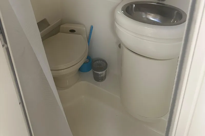 Slide: The Image of Bathroom in 2000 Formula 31 Performance Cruiser. - 14