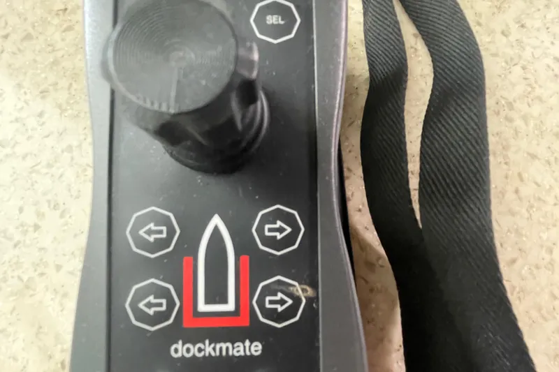 Slide: The Image of Dockmate control panel for 2009 Sea Ray 40 Sundancer yacht. - 35
