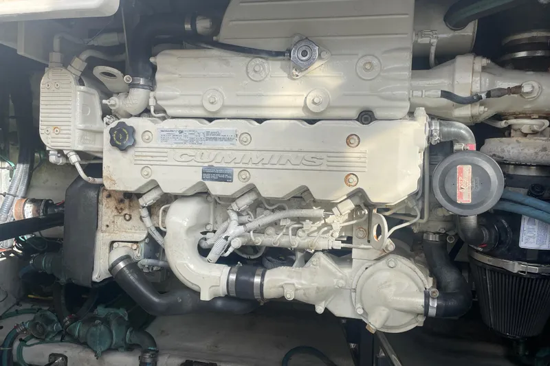 Slide: The Image of Cummins engine in 2009 Sea Ray 40 Sundancer boat, detailed view. - 44
