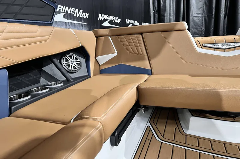 Slide: The Image of Nautique Super Air Nautique S21 2025 - 10