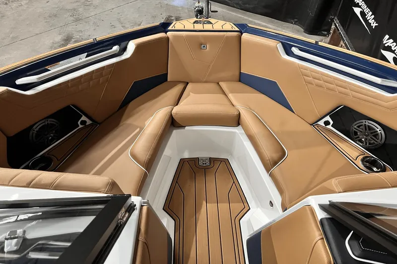 Slide: The Image of Nautique Super Air Nautique S21 2025 - 16