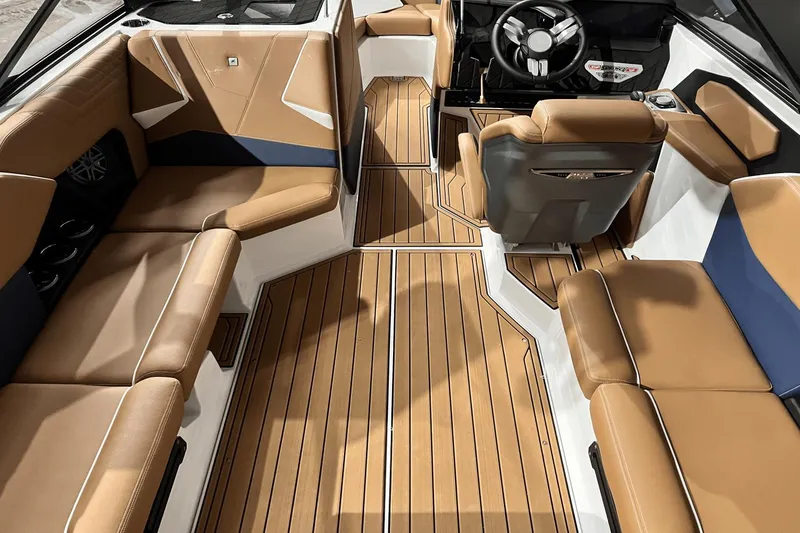 Slide: The Image of Nautique Super Air Nautique S21 2025 - 8
