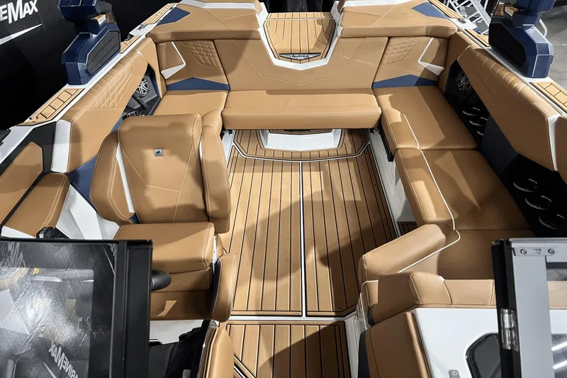 Slide: The Image of Nautique Super Air Nautique S21 2025 - 9