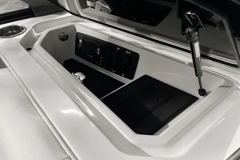 Slide: The Image of Nautique Super Air Nautique GS22 2025 - 19