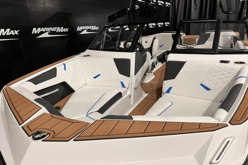 Slide: The Image of Nautique Super Air Nautique GS22 2025 - 21