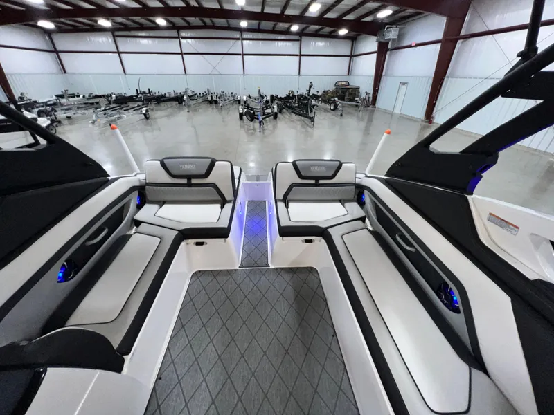 Slide: The Image of Yamaha 275SE 2019 - 14